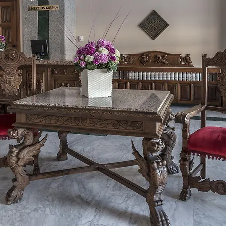 Zentral Mayoral ホテル