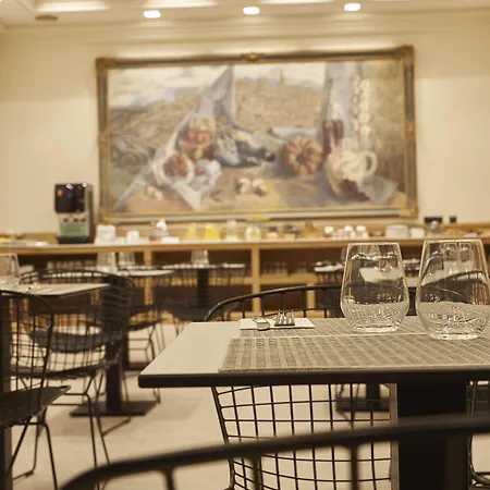 Zentral Mayoral ホテル