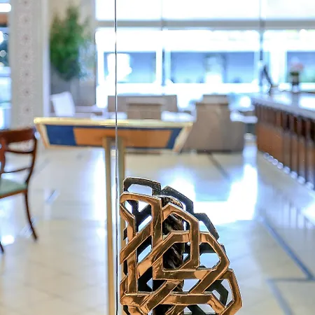 Zentral Mayoral Отель